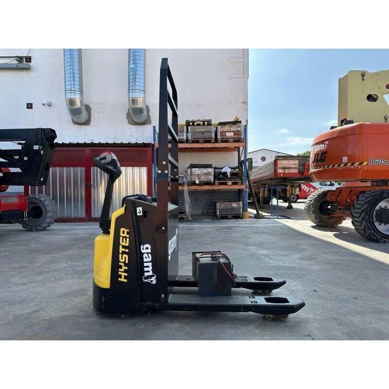 Hyster P2.0 شاحنات مناولة ذات منصة نقالة يدوية