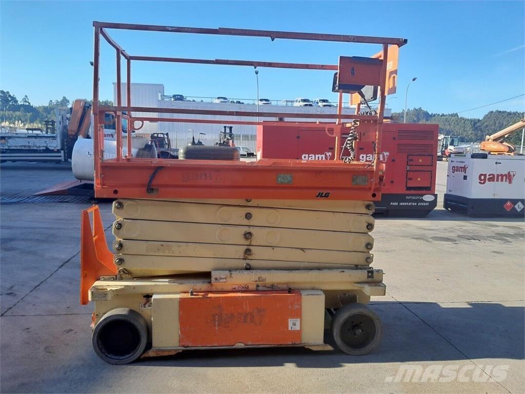 JLG 10RS رافعات مقصية الشكل