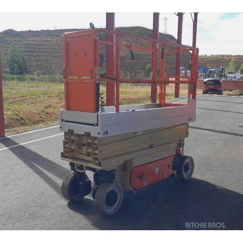 JLG 2030 ES رافعات مقصية الشكل