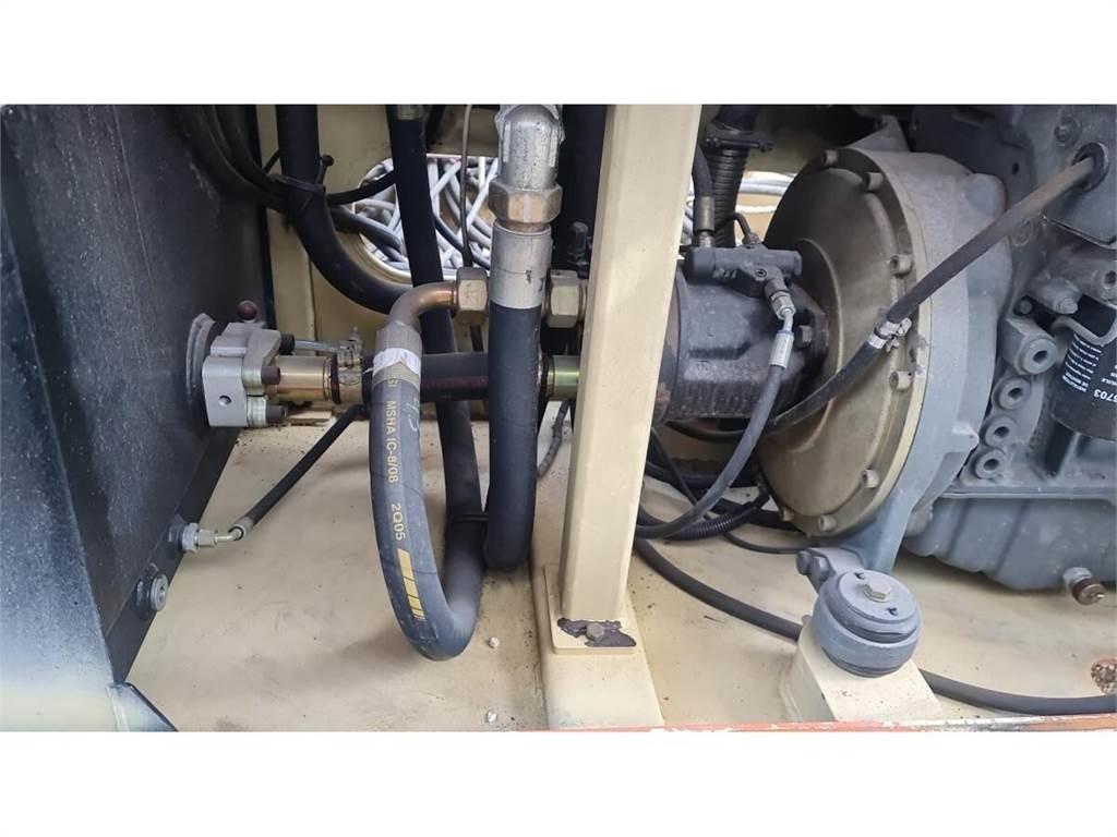 JLG 210-25 رافعات مقصية الشكل