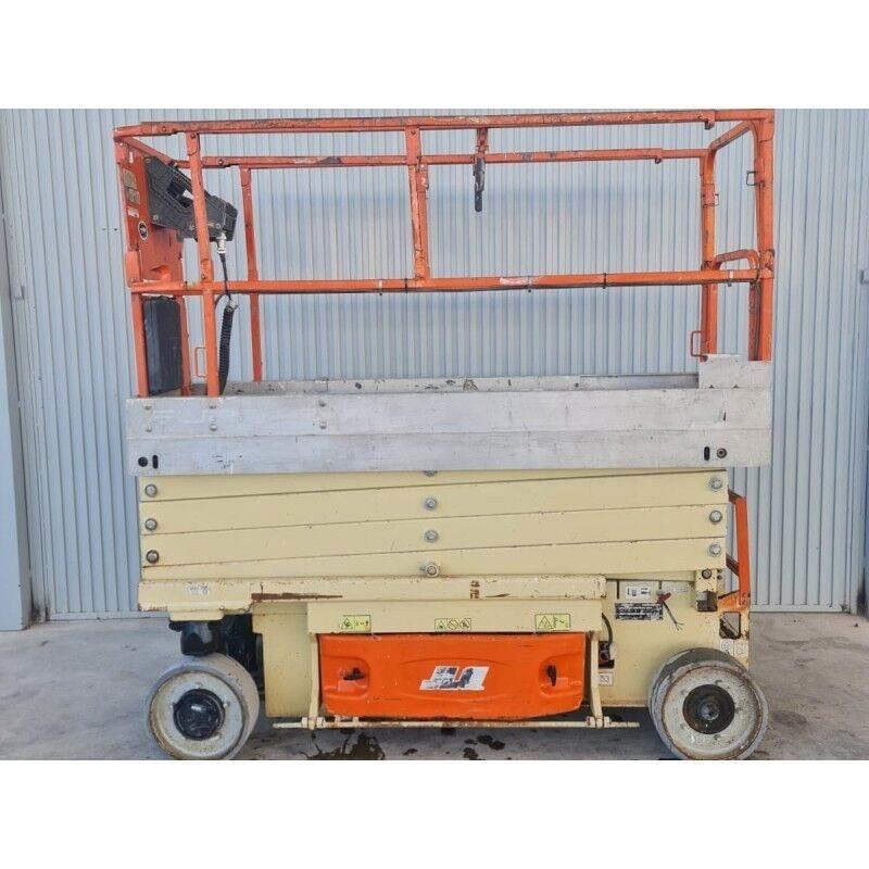 JLG 2630 ES رافعات مقصية الشكل