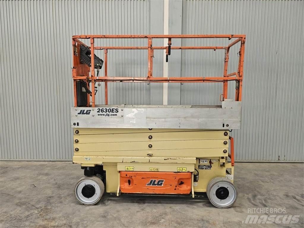 JLG 2630 ES رافعات مقصية الشكل
