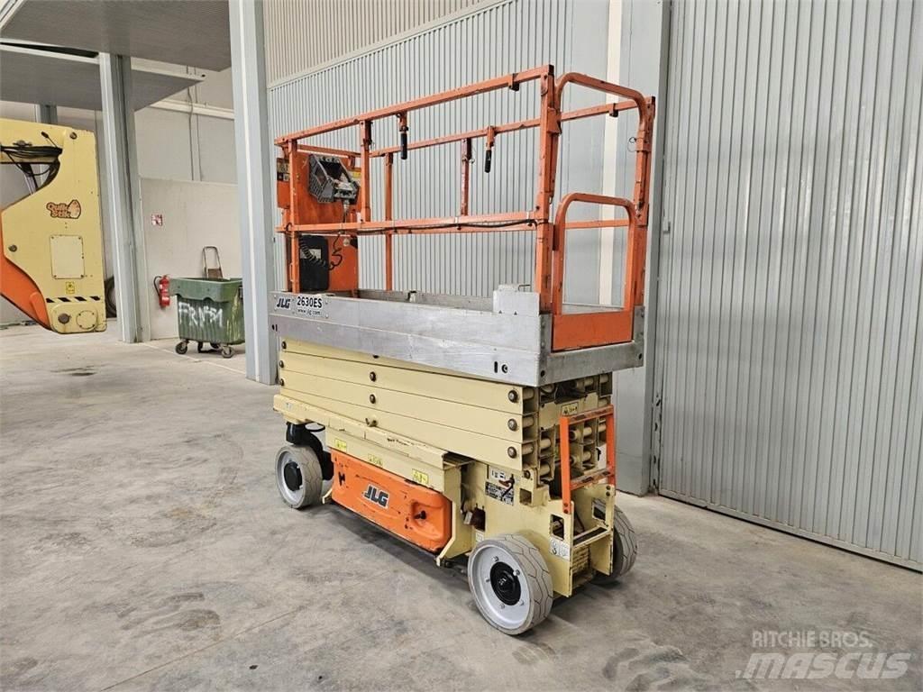JLG 2630 ES رافعات مقصية الشكل