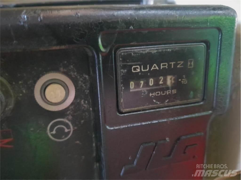 JLG 3246ES رافعات مقصية الشكل