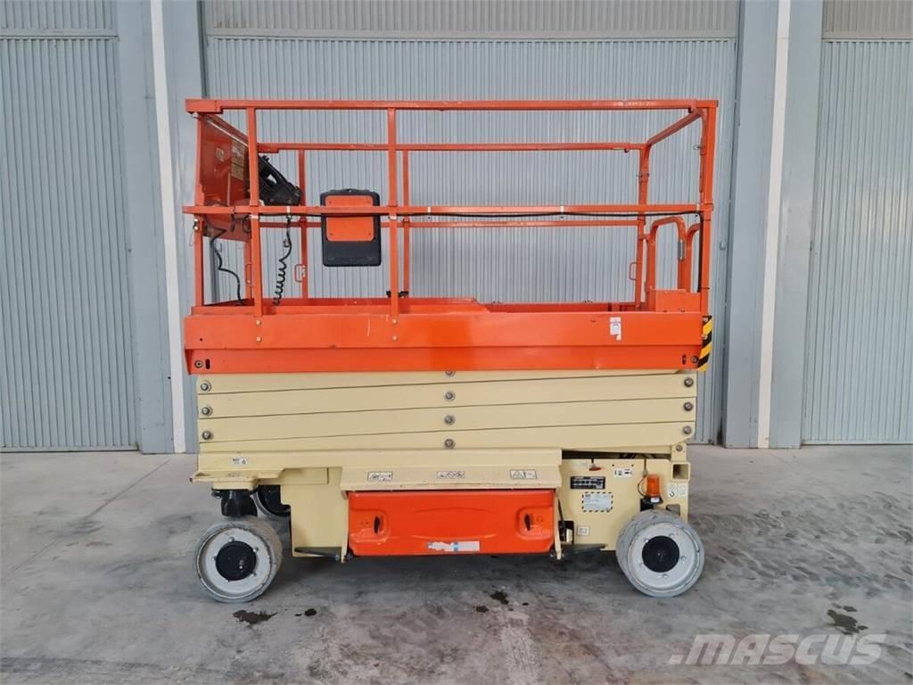 JLG 3246ES رافعات مقصية الشكل