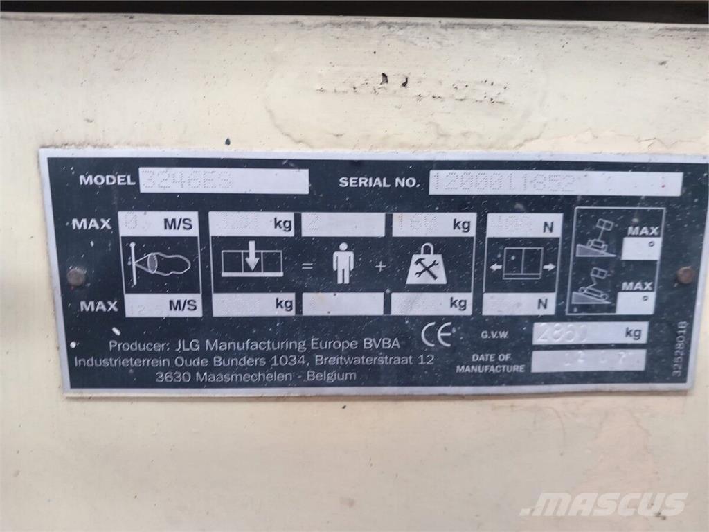 JLG 3246ES رافعات مقصية الشكل