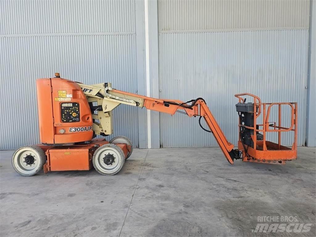 JLG E300AJP رافعات سلة مفصلية