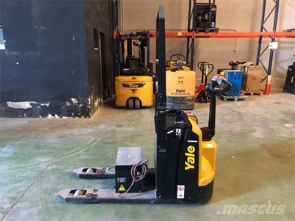 Yale MP22 شاحنات مناولة ذات منصة نقالة يدوية