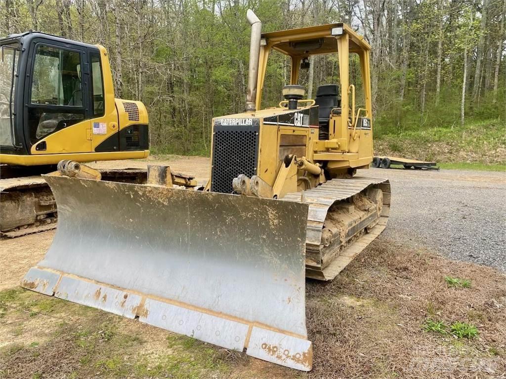 CAT D5C XL بلدوزرات مجنزرة