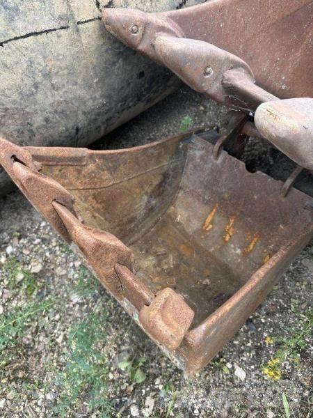 CAT 432E لوادر ذات جرافات عكسية