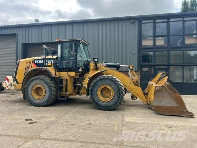 CAT 972M لوادر بعجل