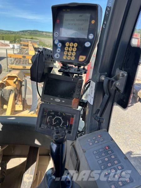 Liebherr L550 لوادر بعجل