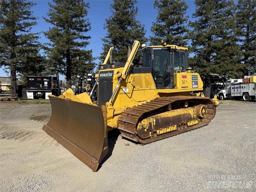 Komatsu D65PX-18 بلدوزرات مجنزرة