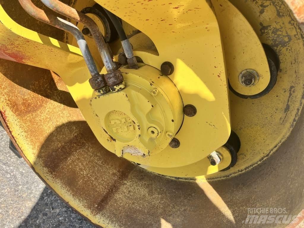 Bomag BW 120 AD-4 مداحل ثنائية الاسطوانة