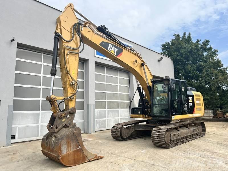 CAT 320 EL حفارات زحافة