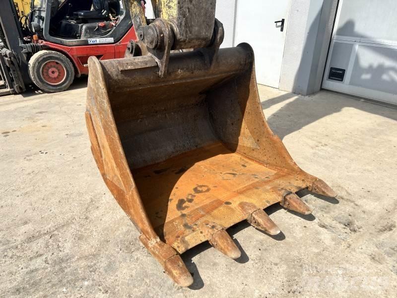 CAT 322 C LN حفارات زحافة