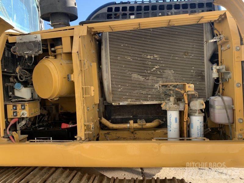 CAT 324 DL حفارات زحافة