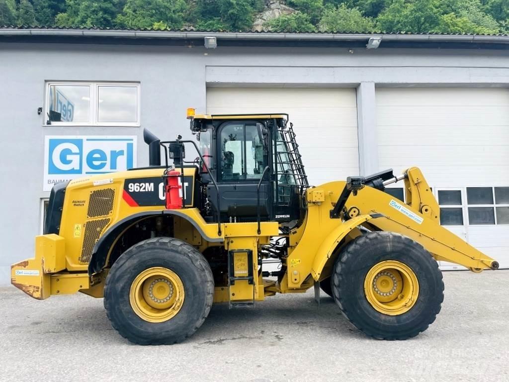 CAT 962M لوادر بعجل