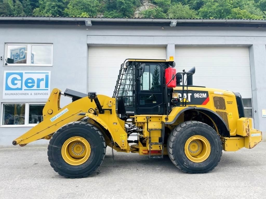 CAT 962M لوادر بعجل