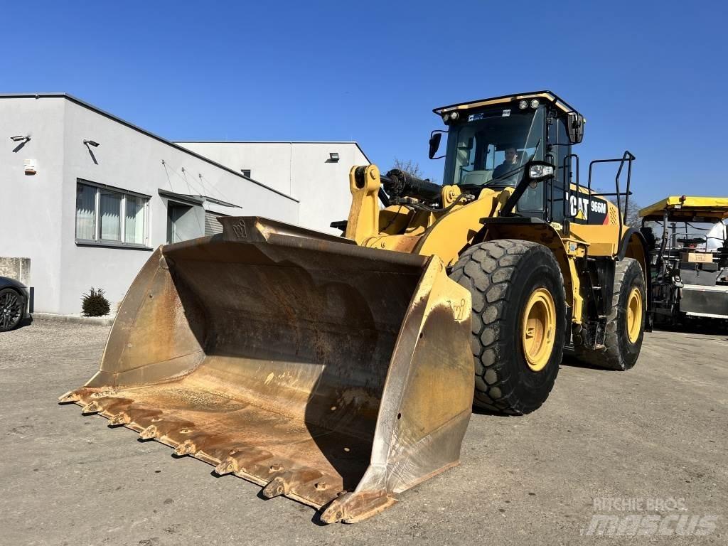 CAT 966 M لوادر بعجل
