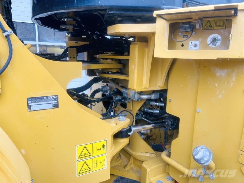 CAT 966K لوادر بعجل