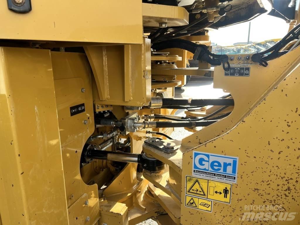 CAT 972 K لوادر بعجل