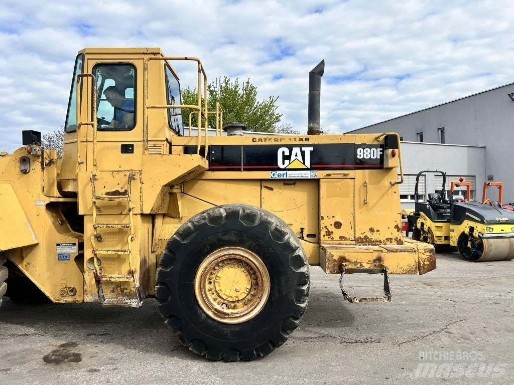 CAT 980 F لوادر بعجل