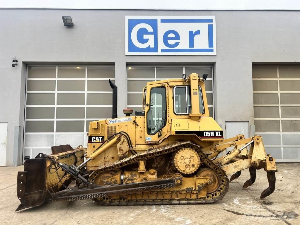 CAT D 5 H بلدوزرات مجنزرة
