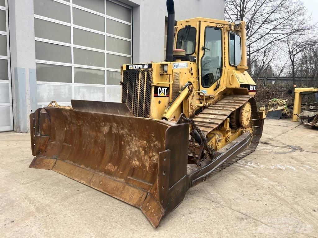 CAT D 5 H بلدوزرات مجنزرة