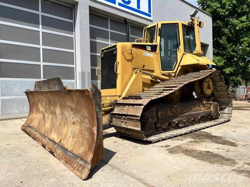 CAT D 6 N LGP بلدوزرات مجنزرة
