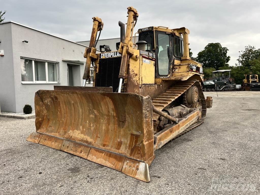 CAT D 7 H بلدوزرات مجنزرة