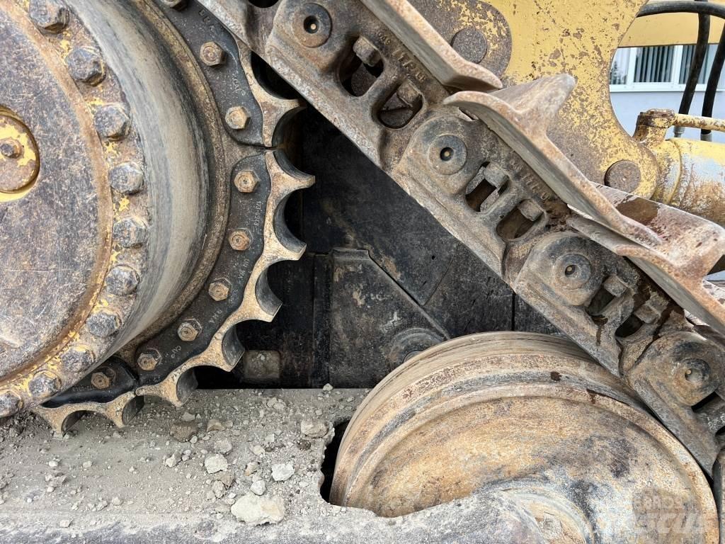 CAT D 7 H بلدوزرات مجنزرة