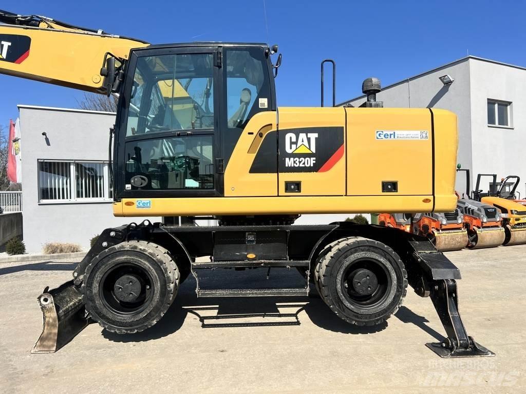 CAT M 320 F حفارات بعجل