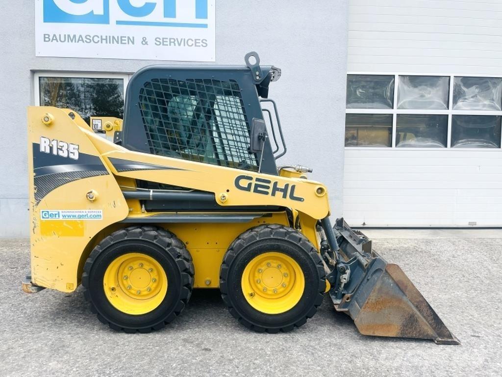 Gehl R135 لوادر انزلاقية التوجيه