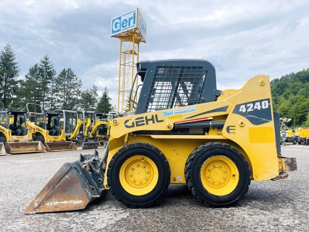 Gehl SL4240 لوادر انزلاقية التوجيه