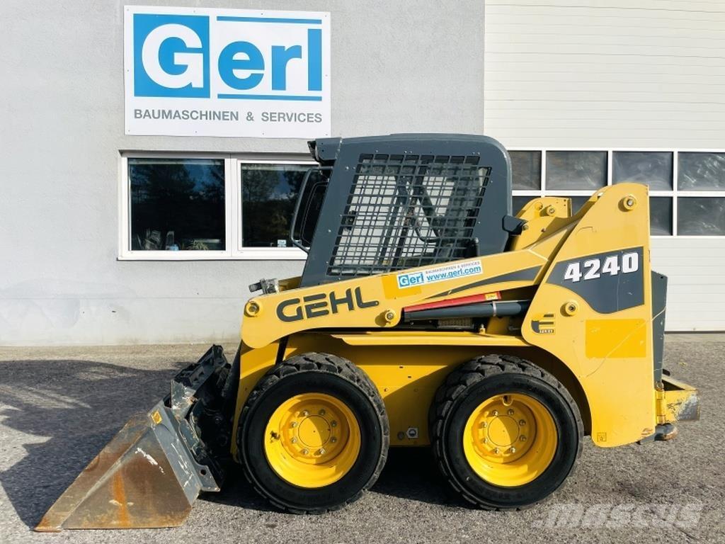 Gehl SL4240 لوادر انزلاقية التوجيه