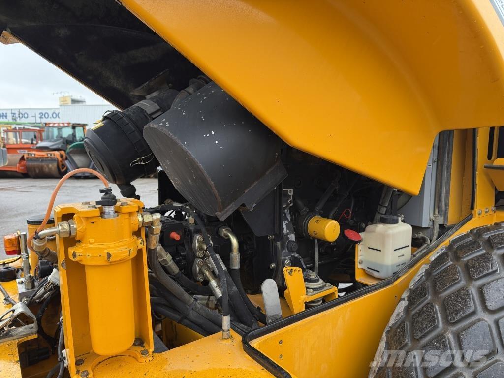 JCB Vibromax VM 75 D مداحل أحادية الأسطوانة
