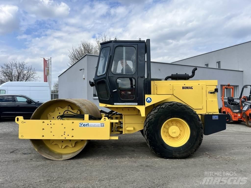 JCB Vibromax W 1402 D مداحل أحادية الأسطوانة