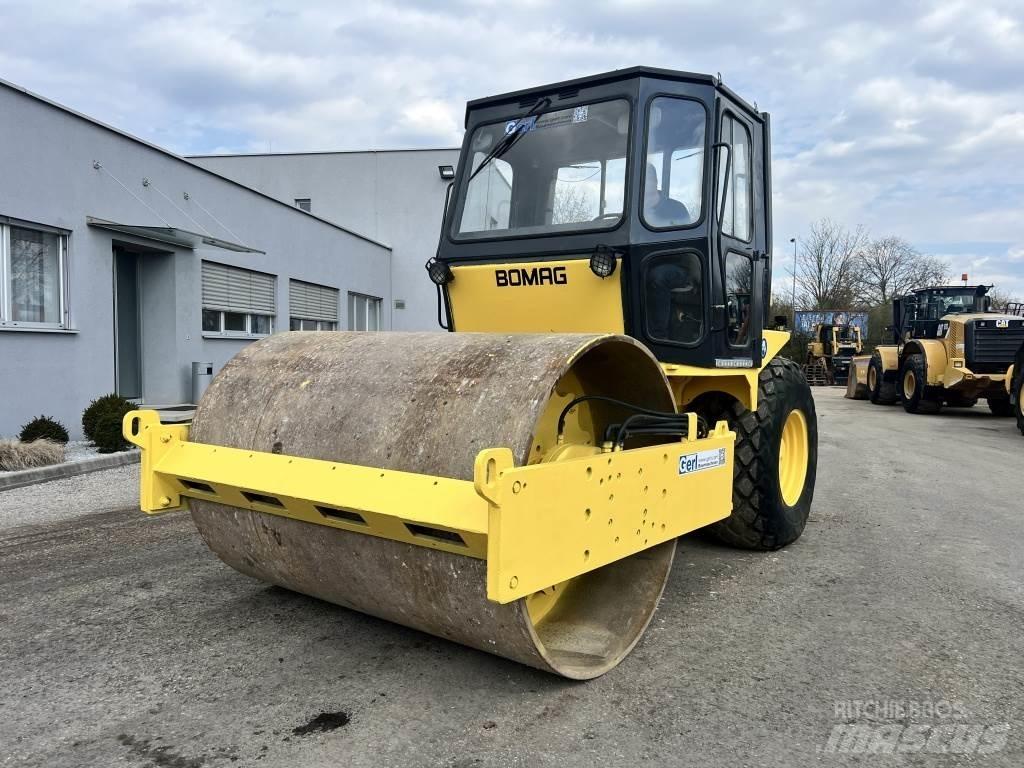 JCB Vibromax W 1402 D مداحل أحادية الأسطوانة