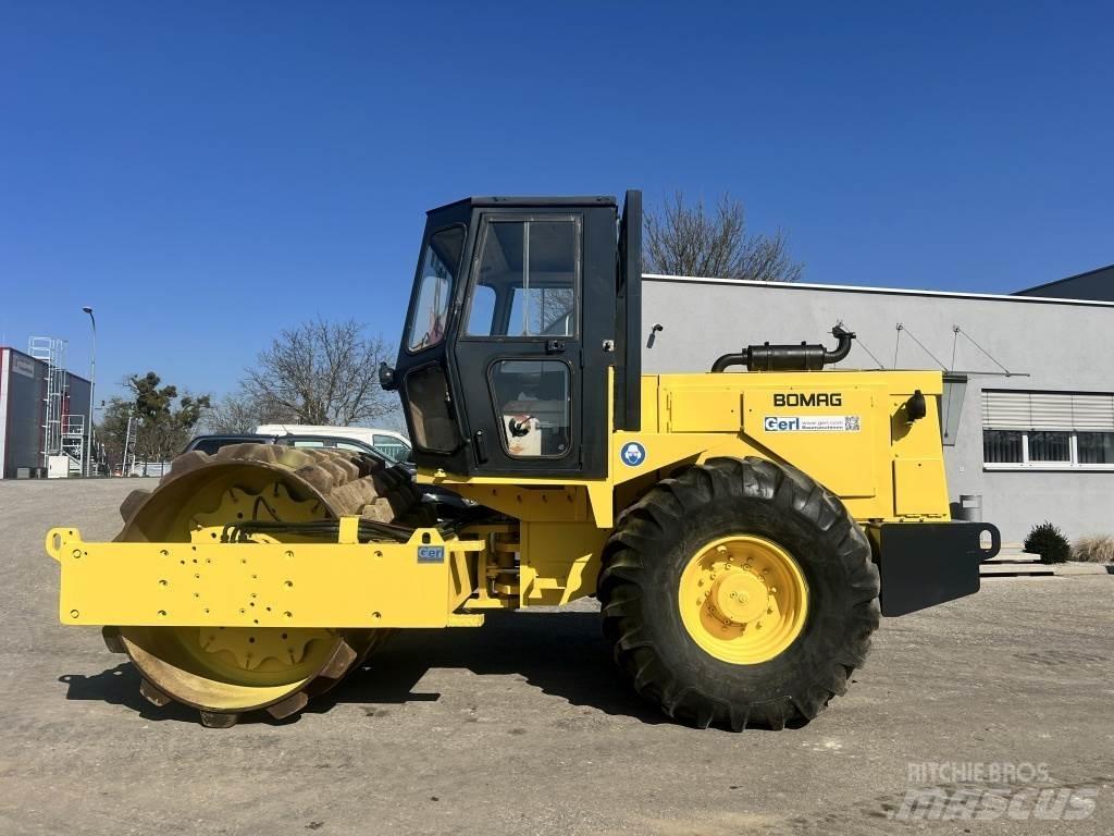 JCB Vibromax W 1402 PD مداحل أحادية الأسطوانة