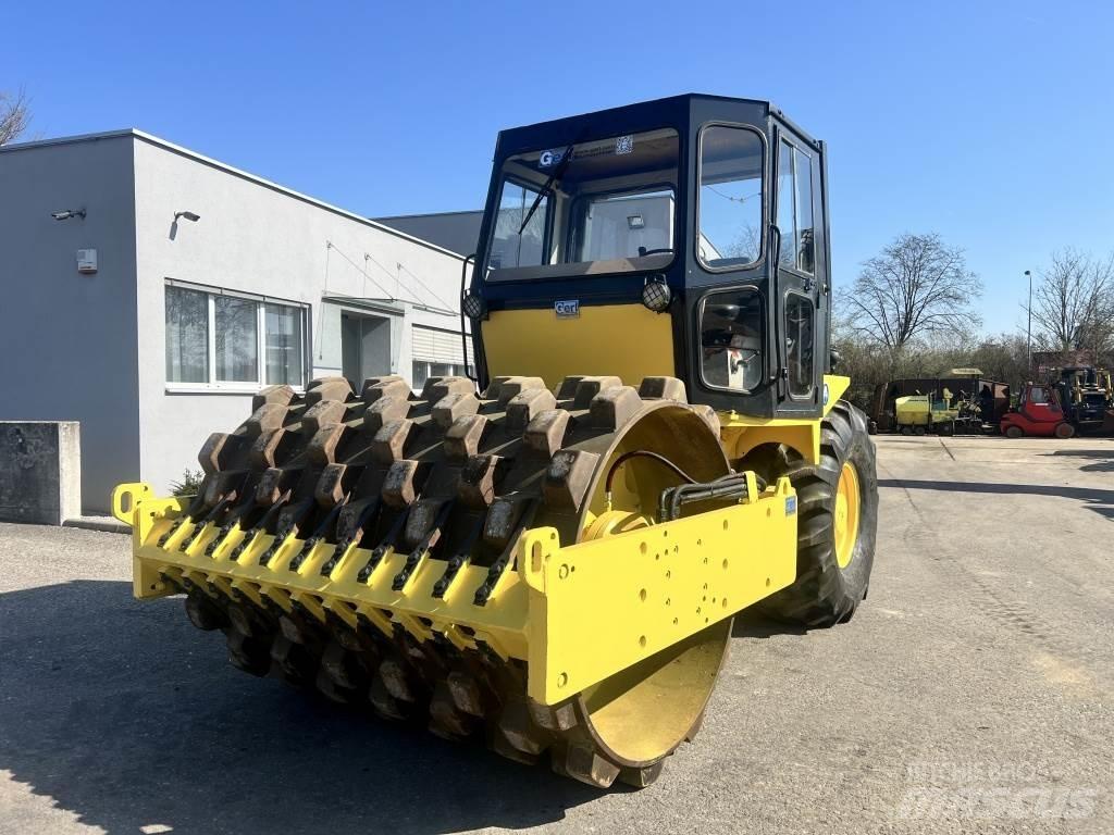 JCB Vibromax W 1402 PD مداحل أحادية الأسطوانة