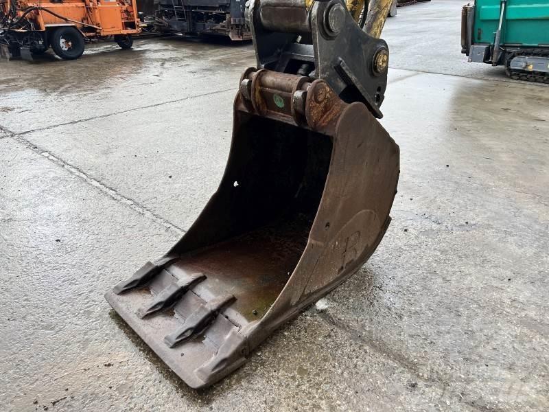 Komatsu PC 210-6K حفارات زحافة