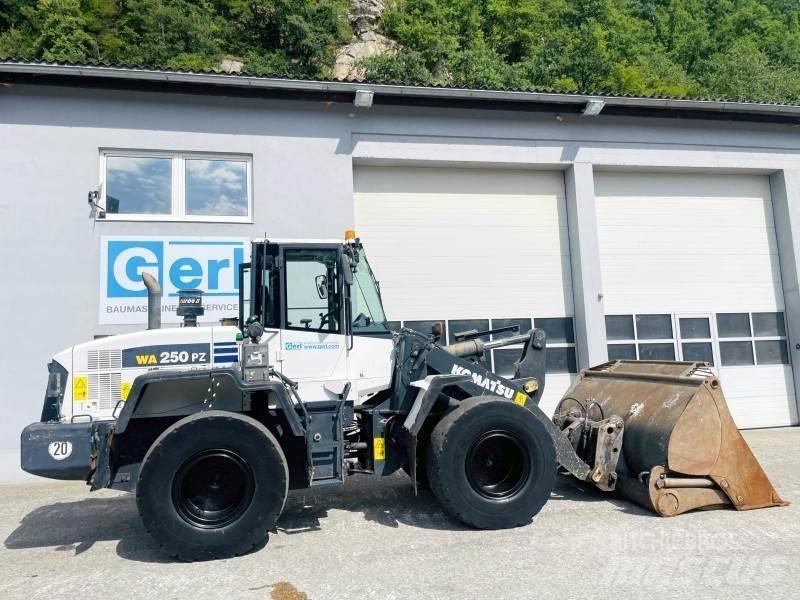 Komatsu WA250PZ-6 لوادر بعجل