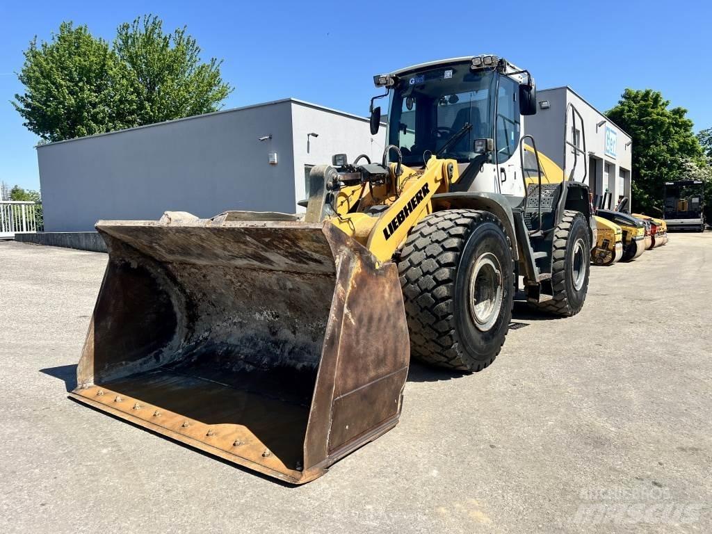 Liebherr L 556 لوادر بعجل