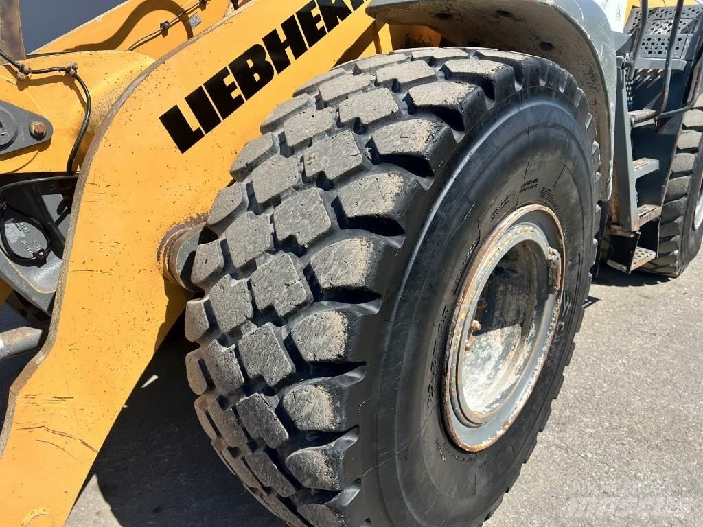 Liebherr L 556 لوادر بعجل