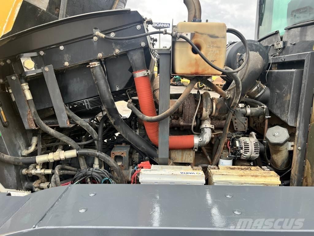New Holland F 106.6 A معدات تمهيد الطرق