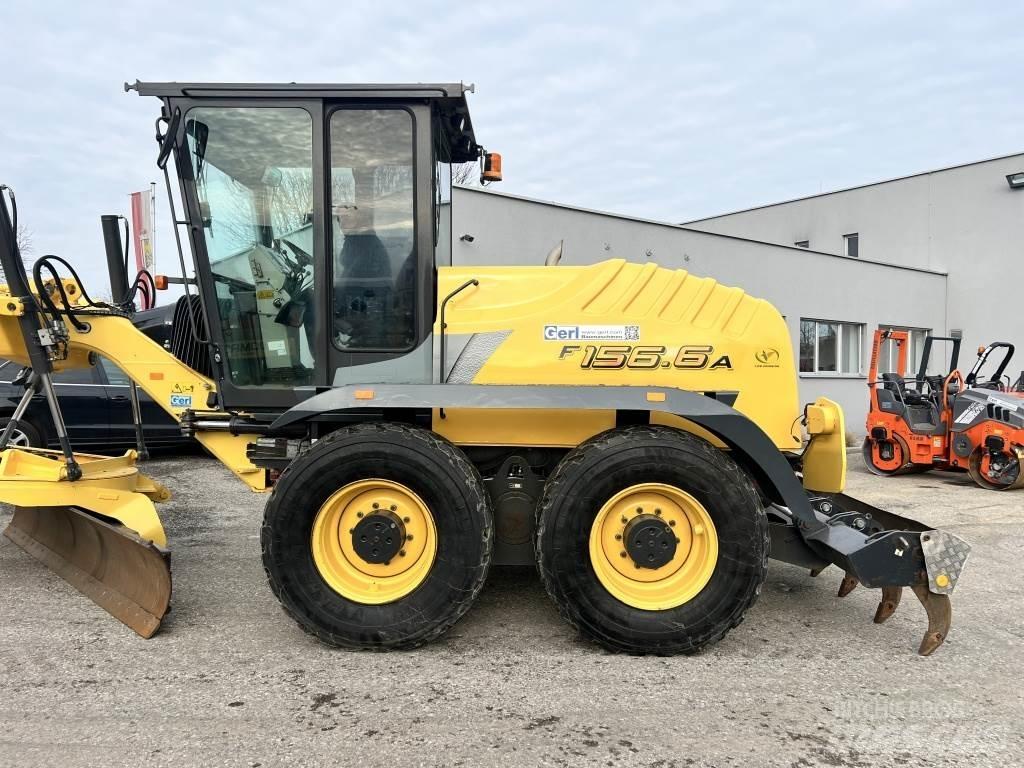 New Holland F 156.6 A معدات تمهيد الطرق