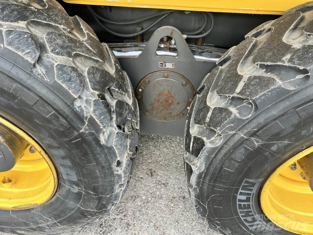 New Holland F 156.6 A معدات تمهيد الطرق