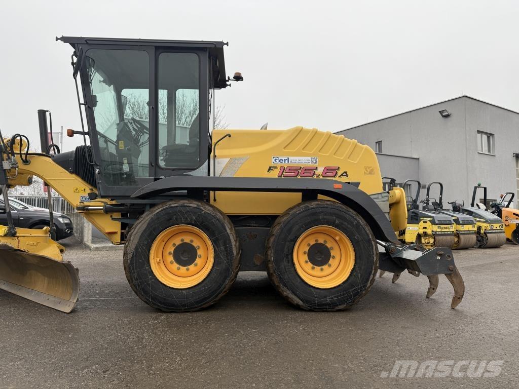 New Holland F 156.6 A معدات تمهيد الطرق