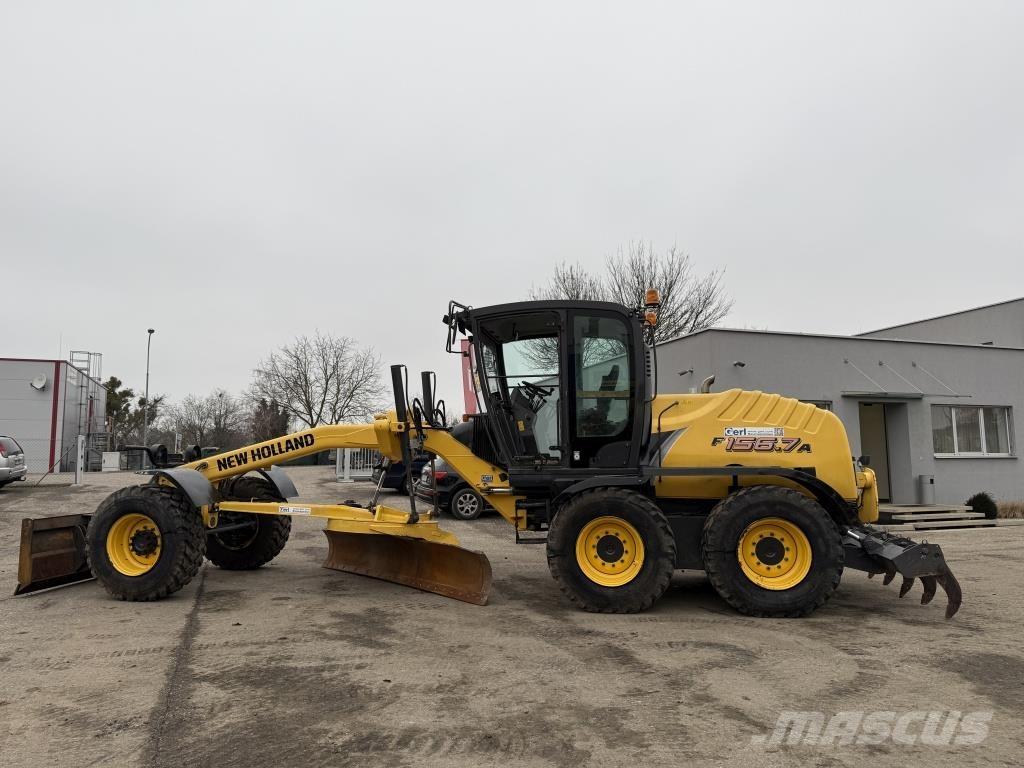 New Holland F 156.7A معدات تمهيد الطرق